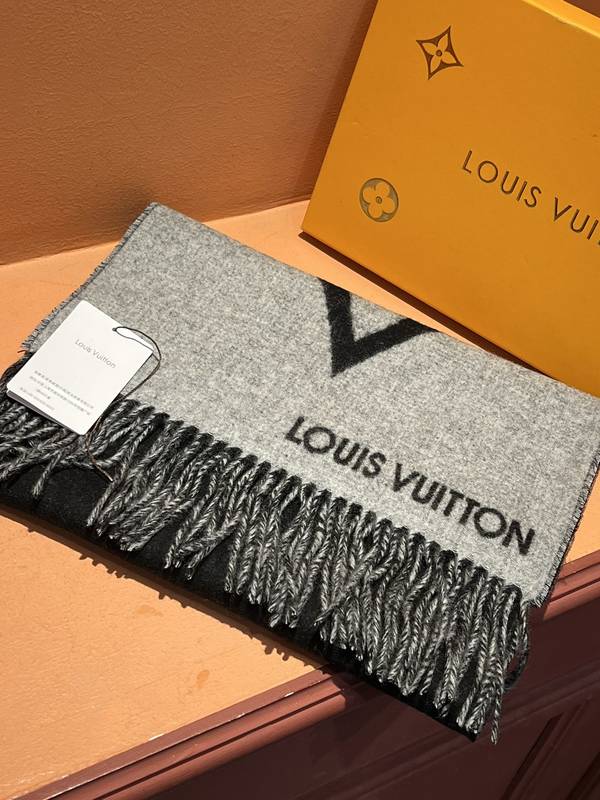 Louis Vuitton Scarf LVC00492